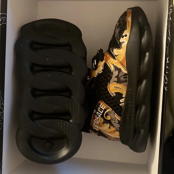 AUTHENTIC Versace sneakers. - Picture 3 of 4